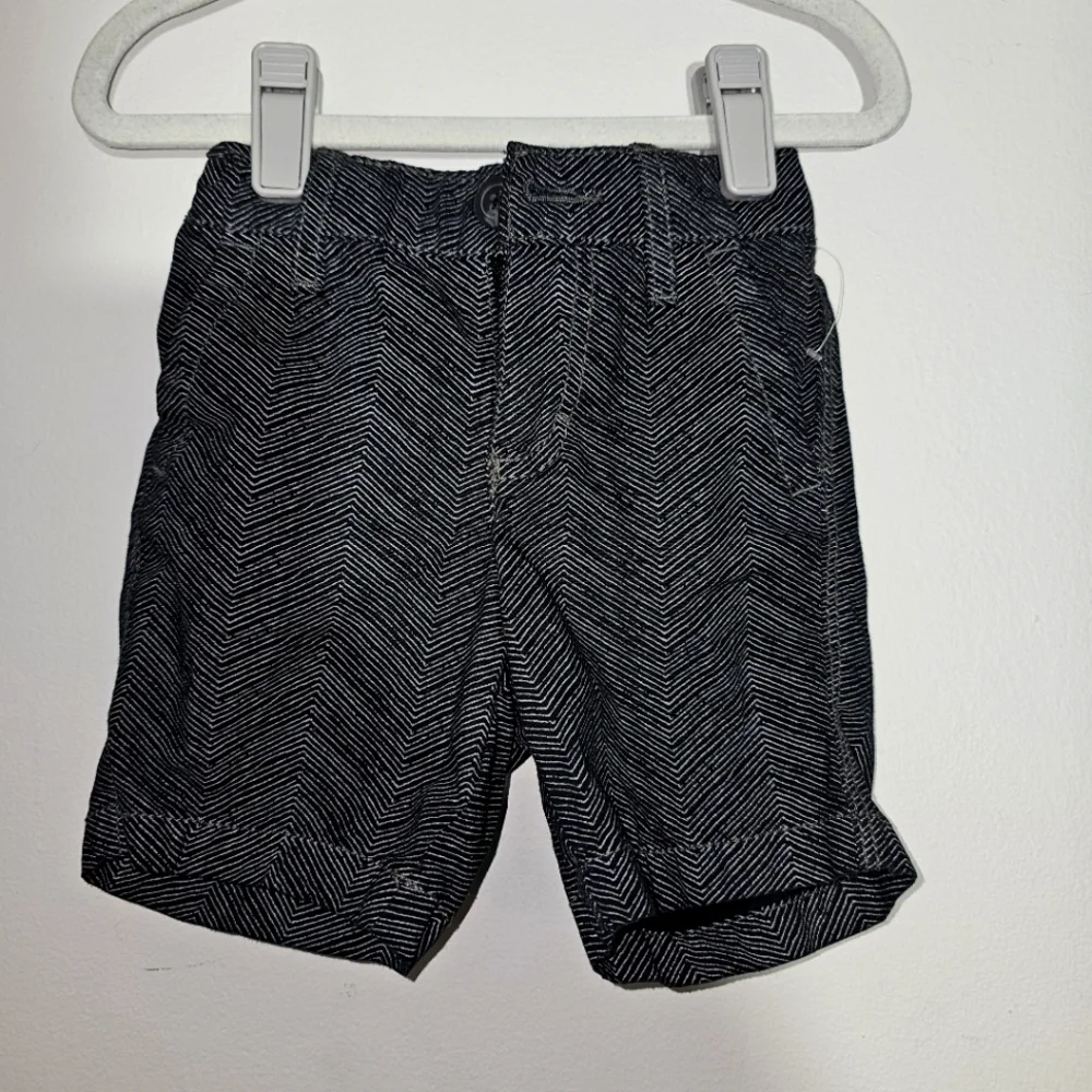 GUC | 18-24M | Old Navy | Black & White Patterned Shorts